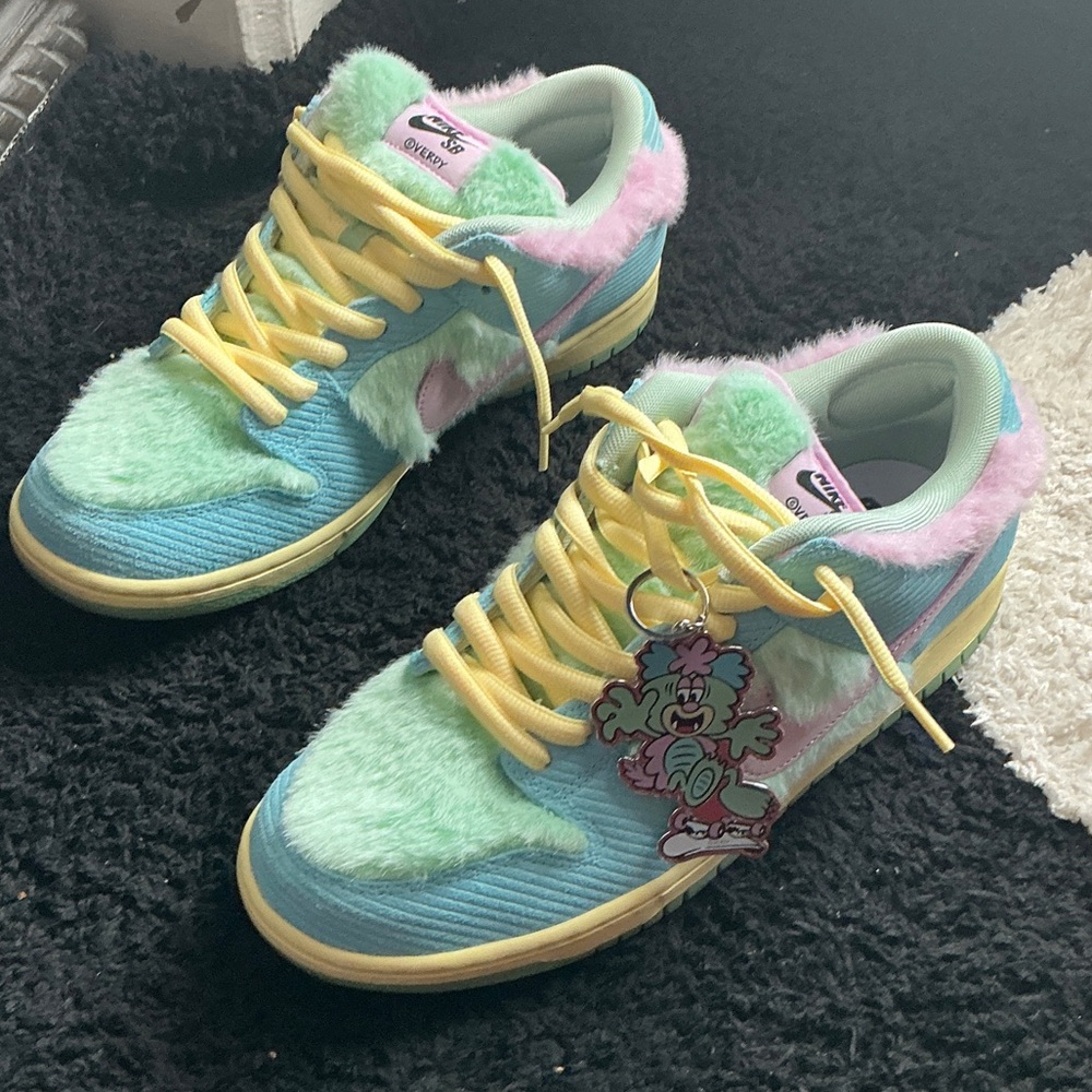 Nike SB Low Dunk “Verdy Visty” Sneakers - Picture 2 of 7